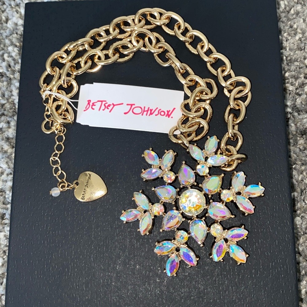 NWT Betsey Johnson jewelry Snowflake necklace